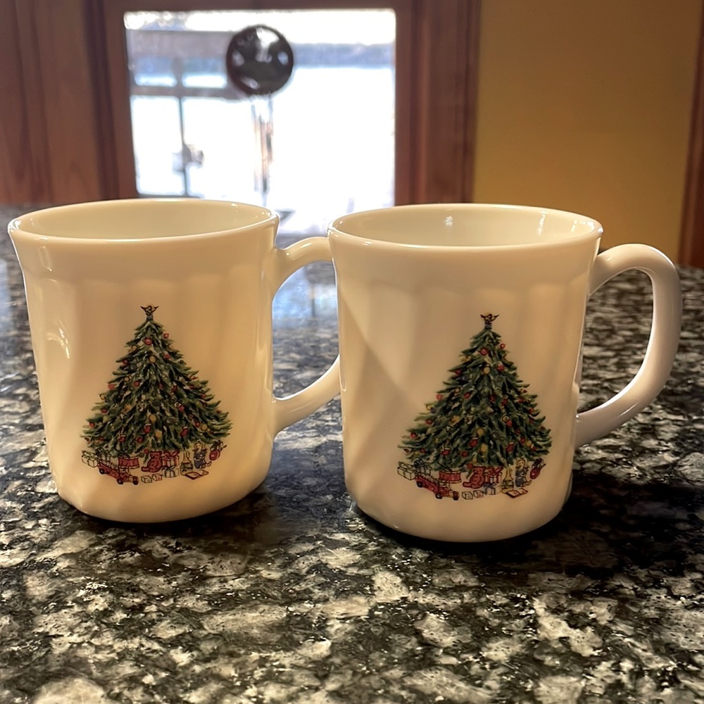 Vintage Salem Porcelle Noel Christmas Mugs
